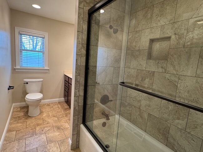 Building Photo - 233 Manor Dr