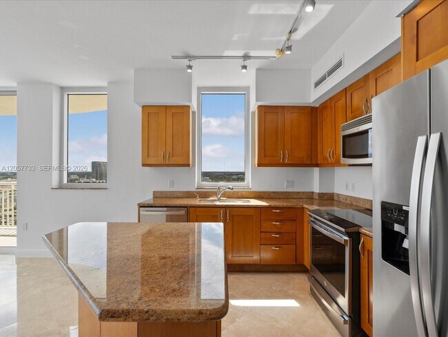 Building Photo - 1745 E Hallandale Beach Blvd
