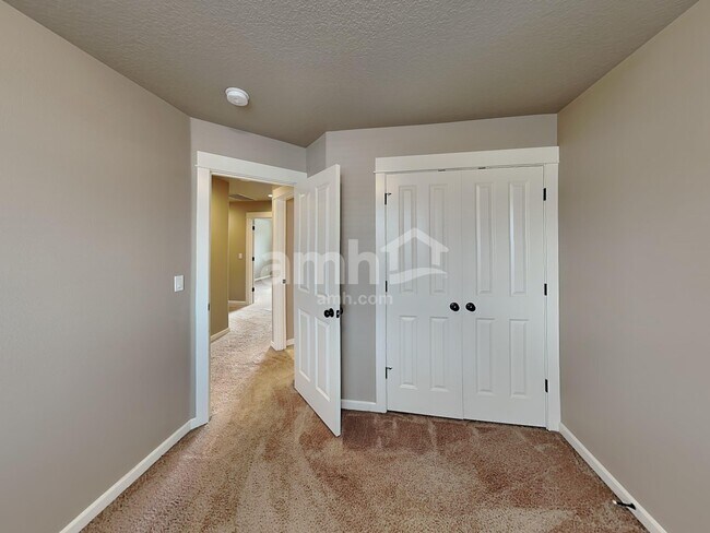 Building Photo - 468 Tulip Ave