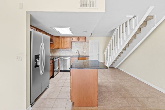 Building Photo - Oceanfront 2 Bedroom Condo with Stunning Views