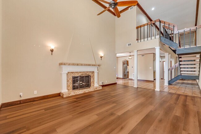 Building Photo - 516 S Post Oak Ln