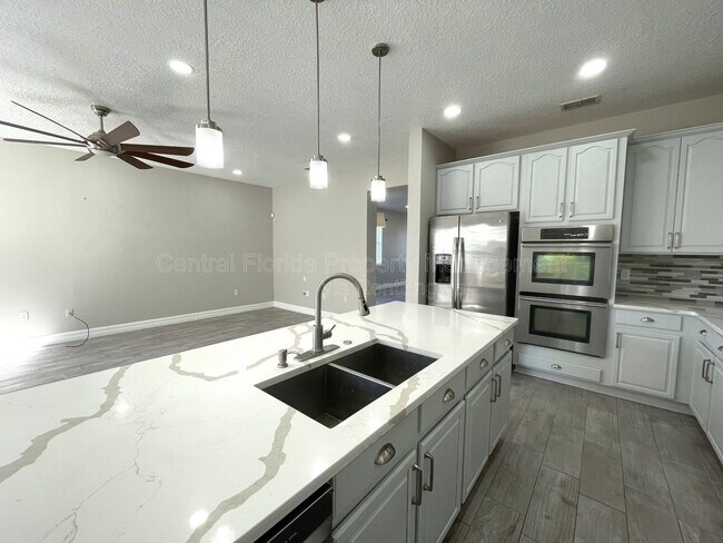 Building Photo - 4032 Meadowlark Dr