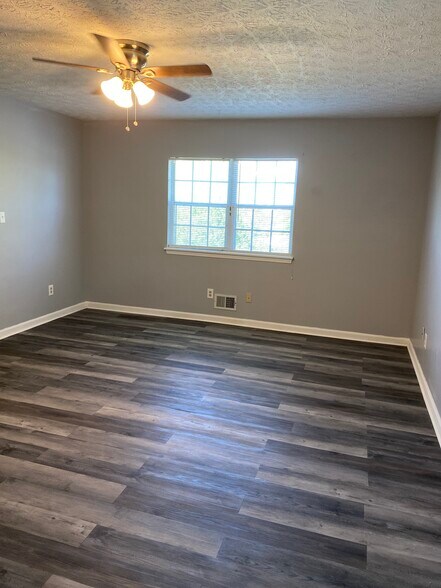 Upstairs bedroom - 6133 Princeton Ave