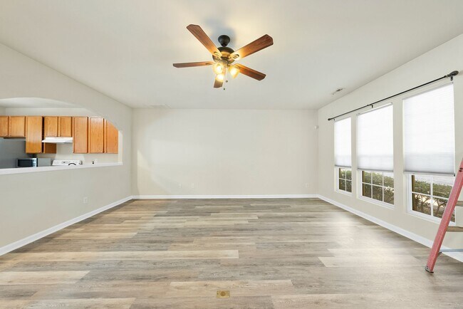 Building Photo - %16 Walnut Woods DR