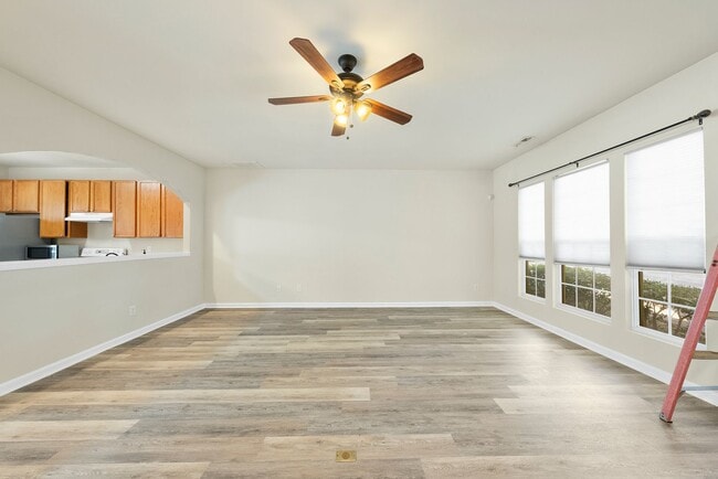 Building Photo - 516 Walnut Woods Dr