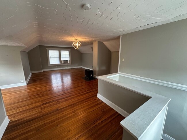 Building Photo - Central Campus OSU Single Family Home with...