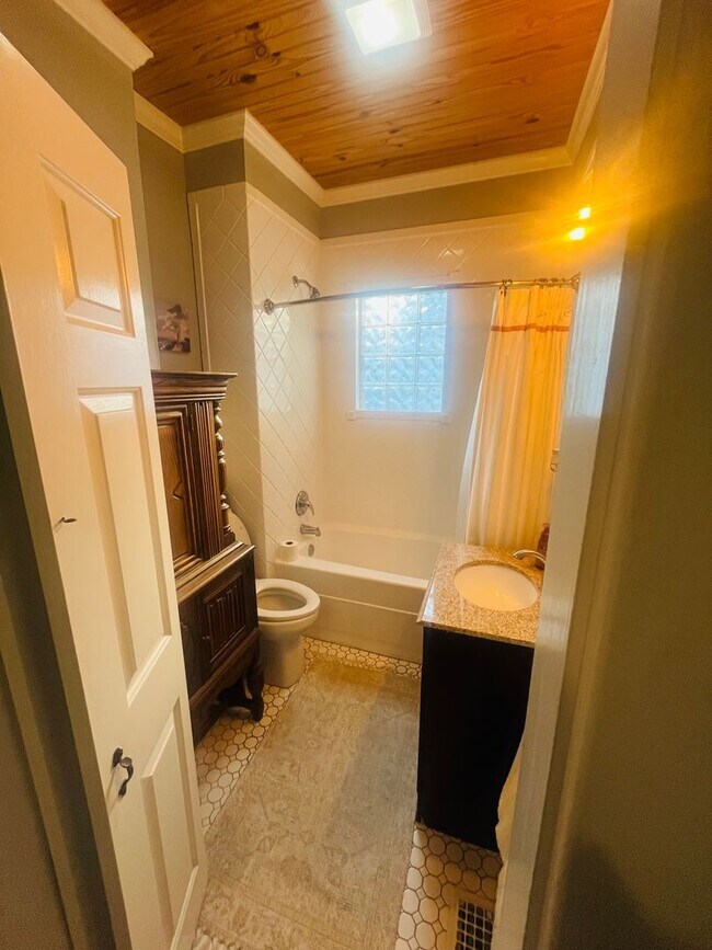 Building Photo - The West Jefferson — Furnished comfort in the heart of Mid-Town.