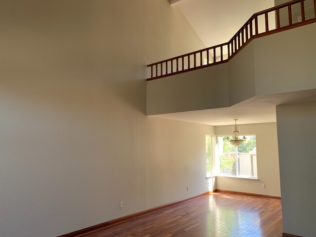 Building Photo - Beautiful Pittsburg Home