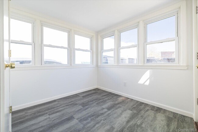 Building Photo - 31 N Lewis Pl