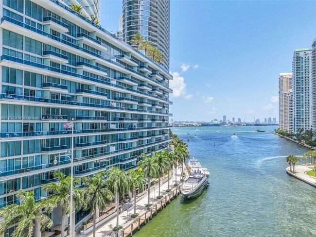 Primary Photo - 200 Biscayne Blvd Way