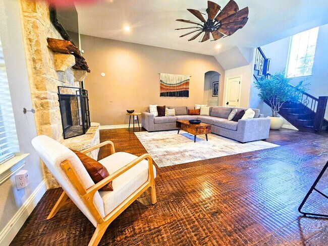 Building Photo - 200 Cove Dr