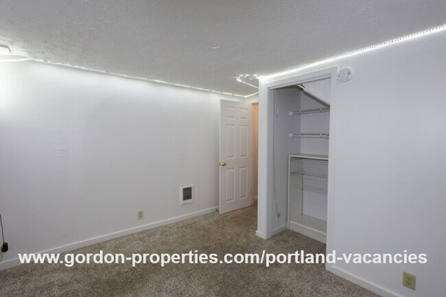 Building Photo - MOVE IN SPECIAL: SE 88th Ave - 2 bedroom a...