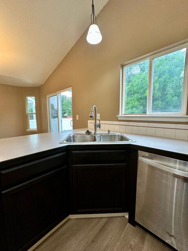 Building Photo - Updated 5-Bedroom Windsor Home - Available...