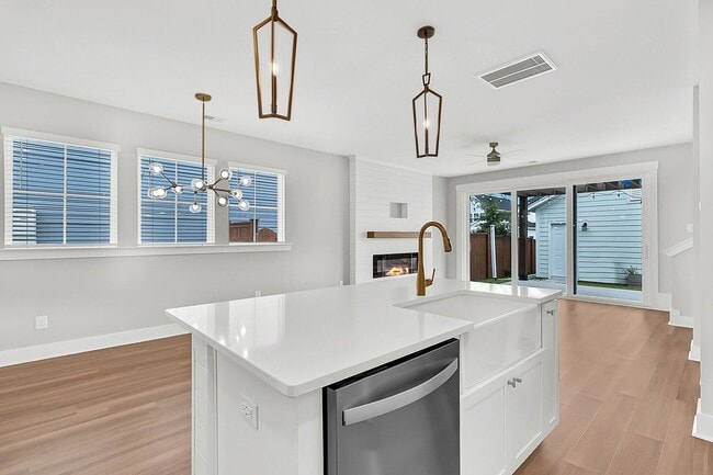 Building Photo - Must see 3 bedroom, 2.5 bath Home in Midto...