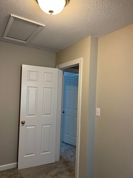 Building Photo - 2505 Saint Christopher Cir SW