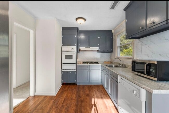 Building Photo - 2302 Norfolk St