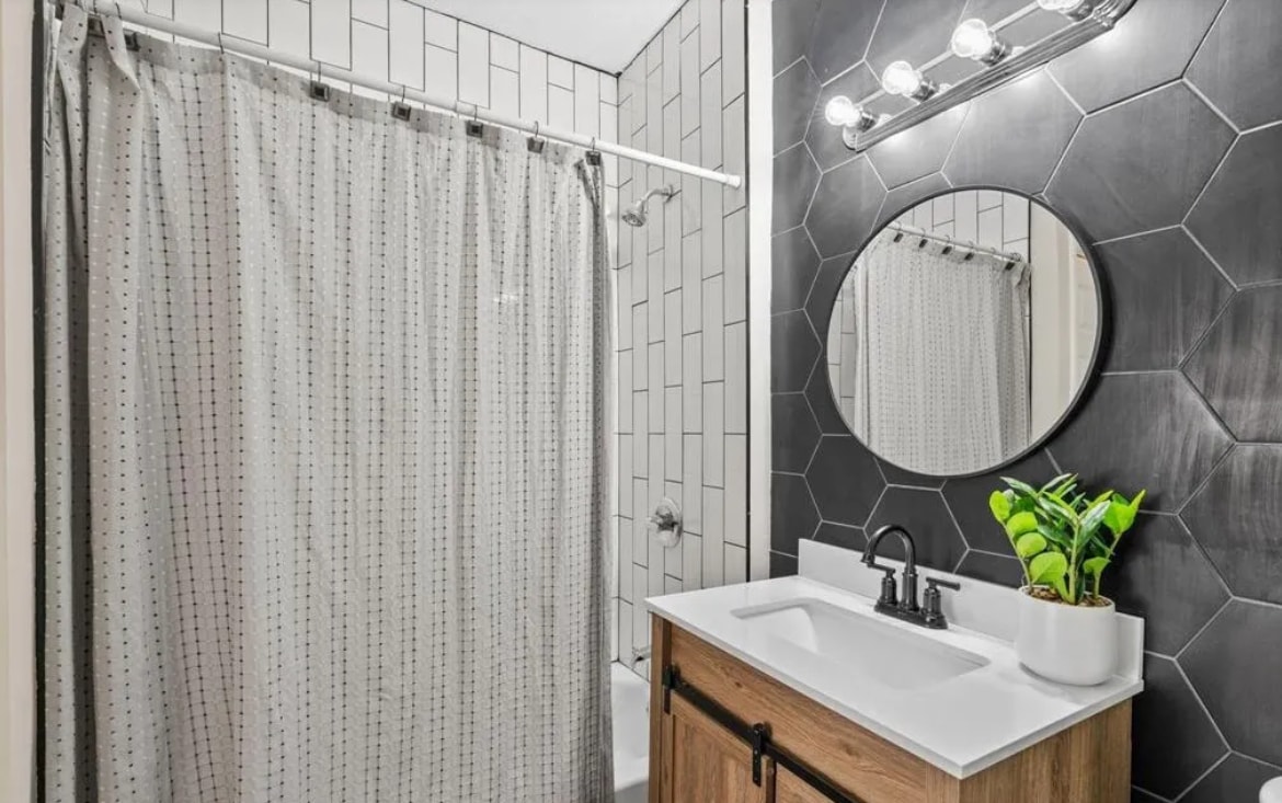 Building Photo - 2915 Lyndale Ave N