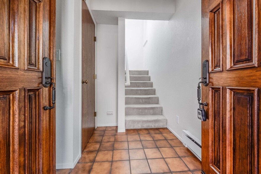 Entry - 1122 Brewster Ave