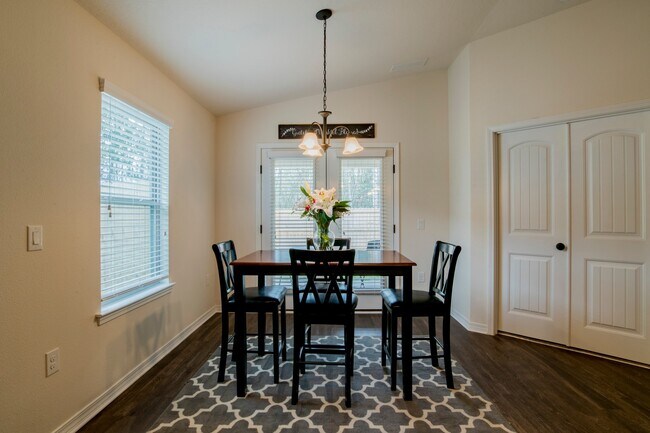 Building Photo - Beautiful 4 bedroom home in Pace