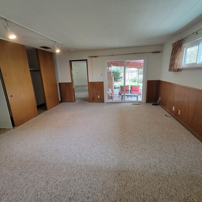 Building Photo - Well-Maintained Redwood City Home with Bonus Room & Private Yard