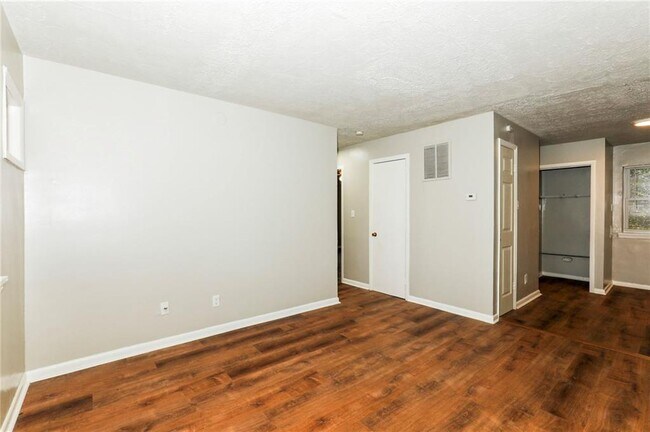 Building Photo - 2829 Belvedere Ln