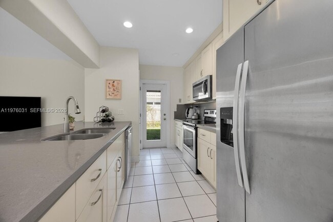 Building Photo - 8230 SW 63rd Pl