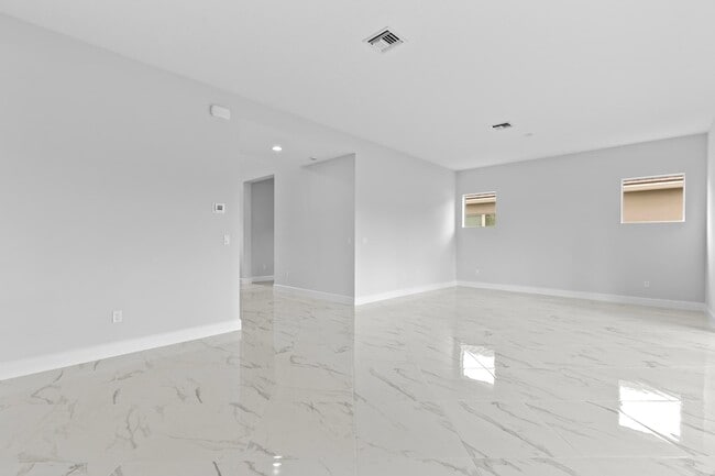 Building Photo - 15054 Wildwood Cir