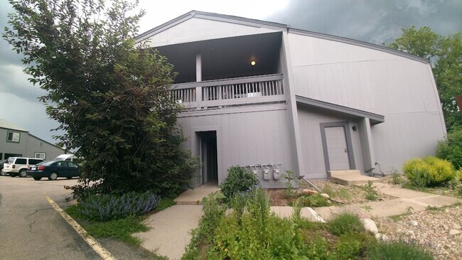 Building Photo - MOVE IN READY!! 2-Bedroom Boulder Condo