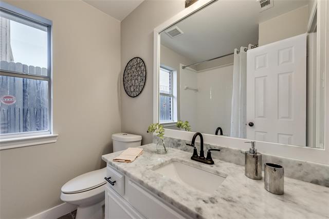 Building Photo - 1811 Creekpark Trail