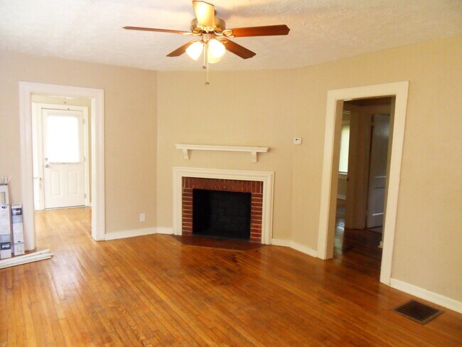 Primary Photo - 583 Colonial Cir SE