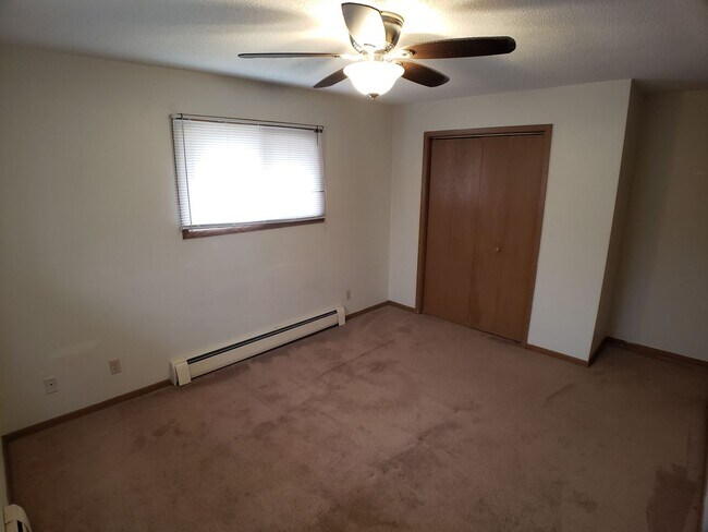 Building Photo - 2 Bedroom 1 Bath in Owatonna