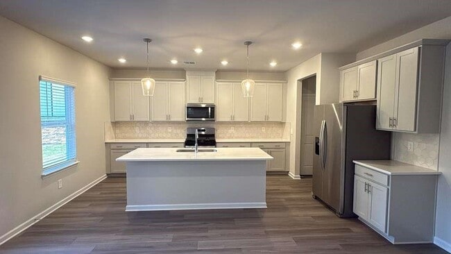 Building Photo - 26 Hemlock Ct