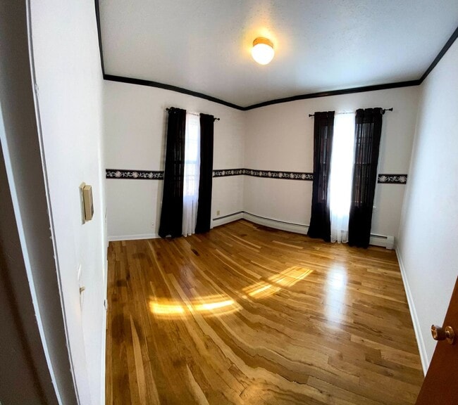 Building Photo - 4 Bedroom 1.5 Bath House with Washer and D...