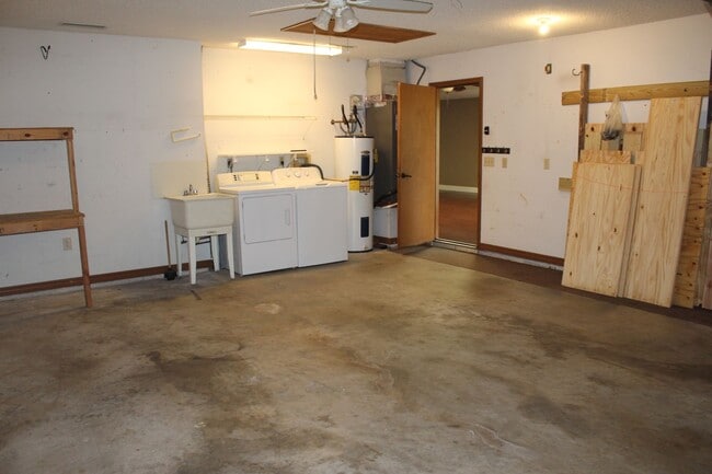 Building Photo - 3 bed 2 bath Home in Port Orange