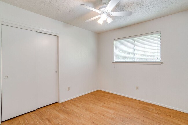 Building Photo - Spacious 4 Bed, 2 Bath Home in SW Fort Worth Ready for New Tenants- 76133