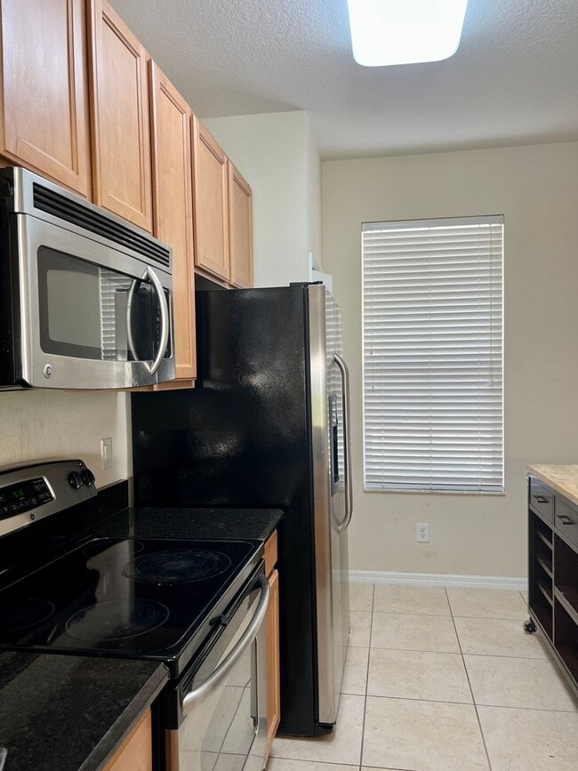 Building Photo - Townhome For Rent