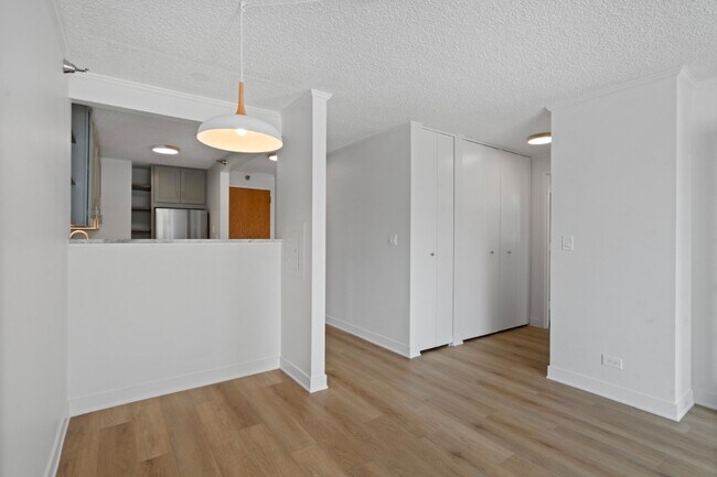 Building Photo - N Clark