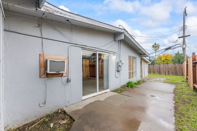 Building Photo - 6404 Stoneman Dr