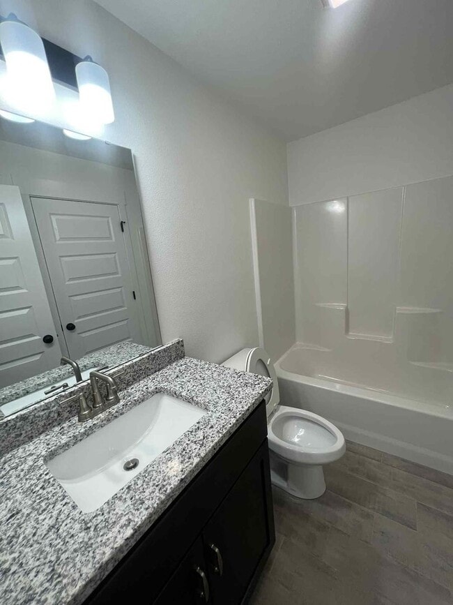 Building Photo - BEAUTIFUL LUXRY NEW BUILD: 5 BEDROOM / 3.5...