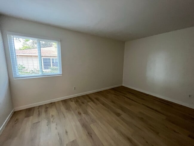 Building Photo - Condo for Rent in University City! 3 Bedro...