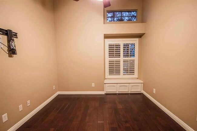 Building Photo - 1838 E Shea Dr