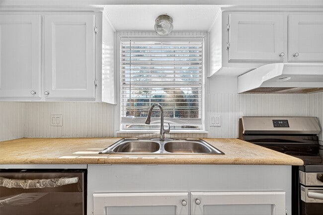 Building Photo - 2706 Mason St