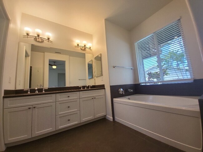 Building Photo - Elegant 4-Bedroom Home with Loft in Presti...