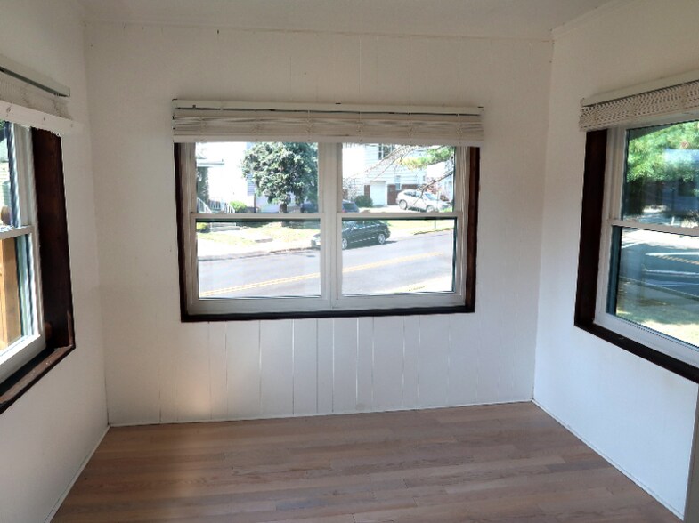 Building Photo - 1286 Oakwood Ave