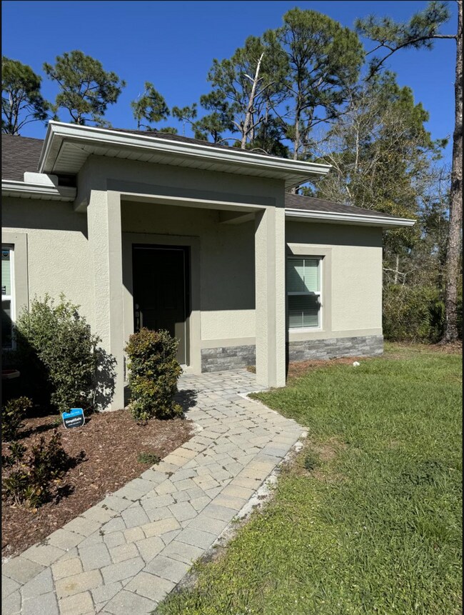 Building Photo - 3 Bedroom 2 Bathroom 2 Car Garage Home For Rent in North Port FL!