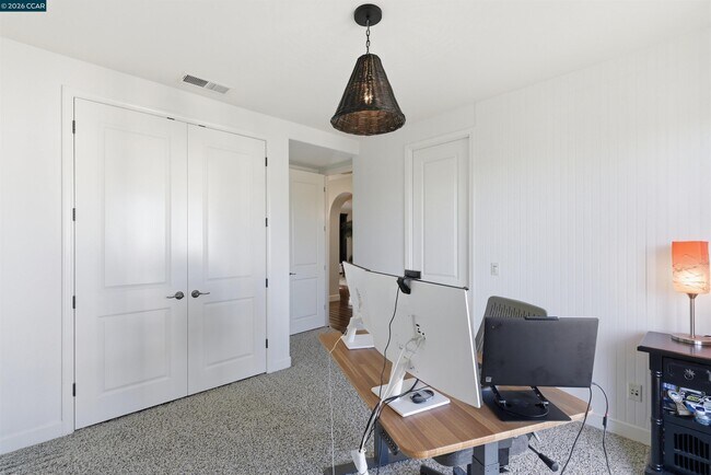 Building Photo - 1041 S Wedgewood Rd