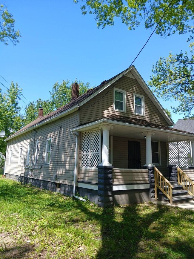 Building Photo - 6015 Hosmer Ave