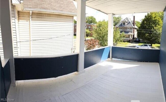 Building Photo - 3010 Daisy Ave