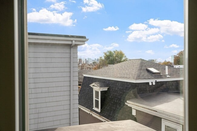 Building Photo - 54 Bonair St