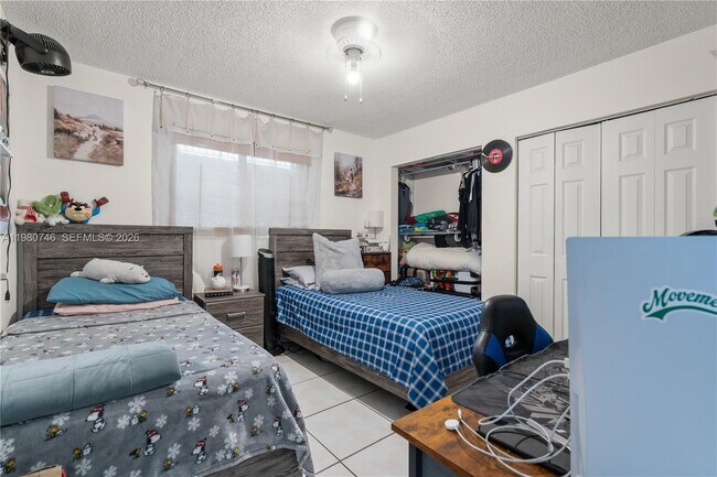 Building Photo - 10000 NW 80th Ct